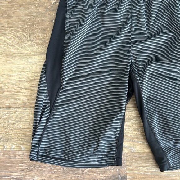 Boys Nike Dri Fit athletic shorts in size L black and grey - Picture 2 of 10